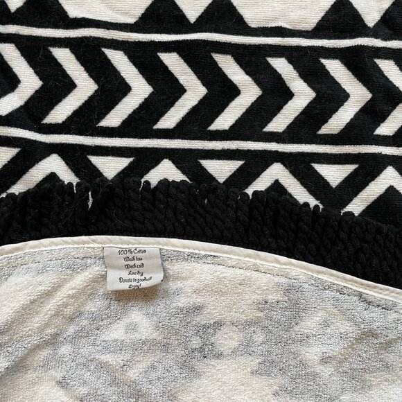 NWOT Round Beach Towel 60" Black & White Cotton with Fringe Made in Turk… - Picture 3 of 3